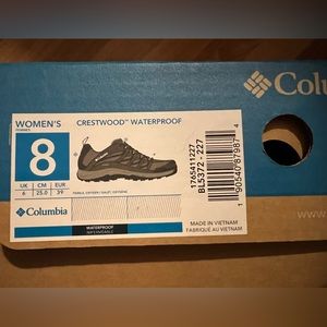 NIB Columbia Women’s hiking sneaker